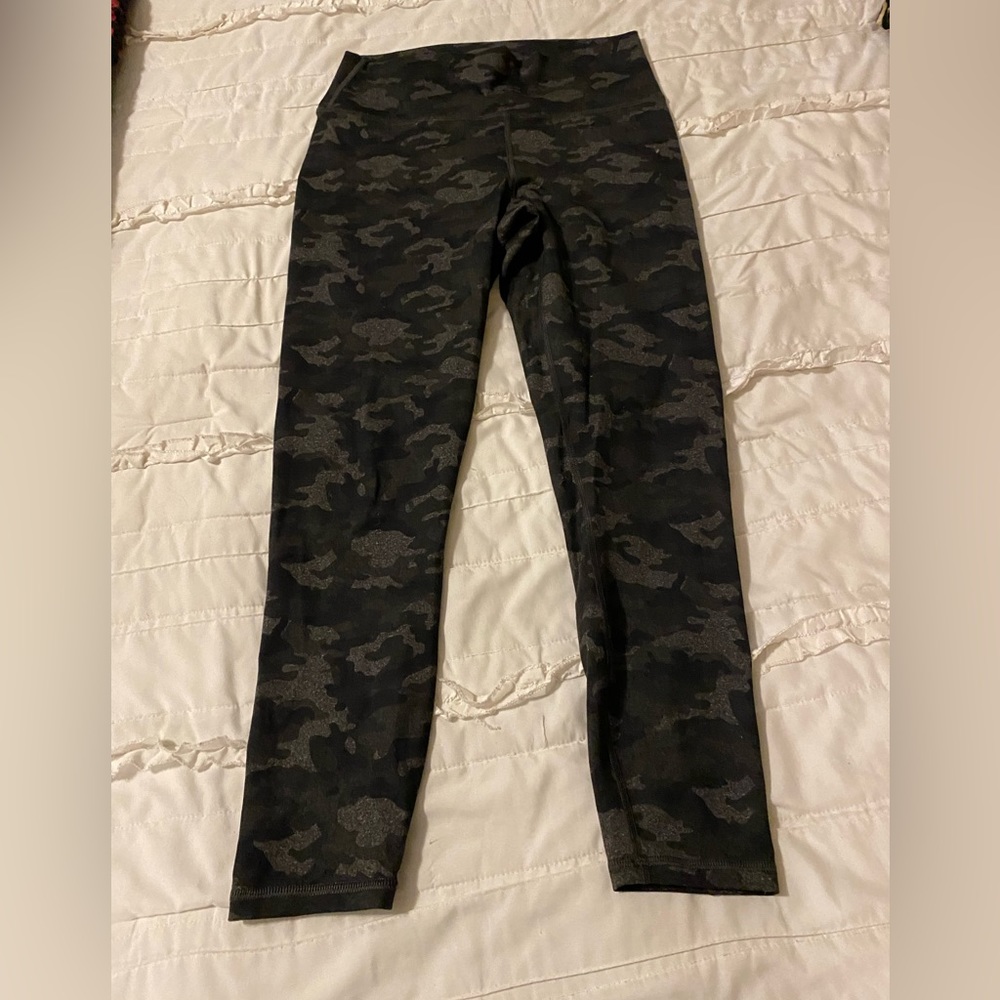 Fabletics mid-rise 3/4 length grey camo running/workout pants